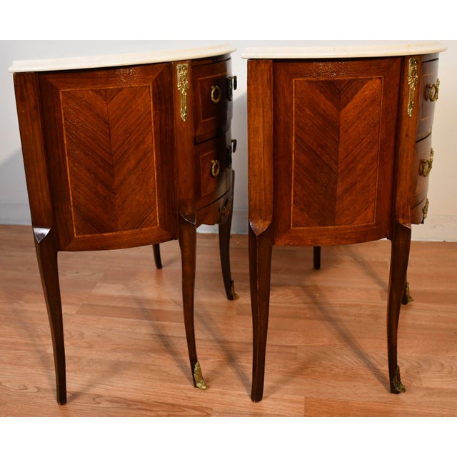 1910 Pair of Antique French Louis XV Walnut & Satinwood Inlay Marble Top Nightstands For Sale - Image 9 of 15