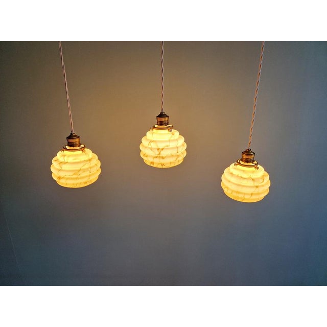Art Deco Pendant Light in Marbled Opaline and Uranium Glass from Scailmont, Belgium, 1920s-1930s For Sale - Image 18 of 18