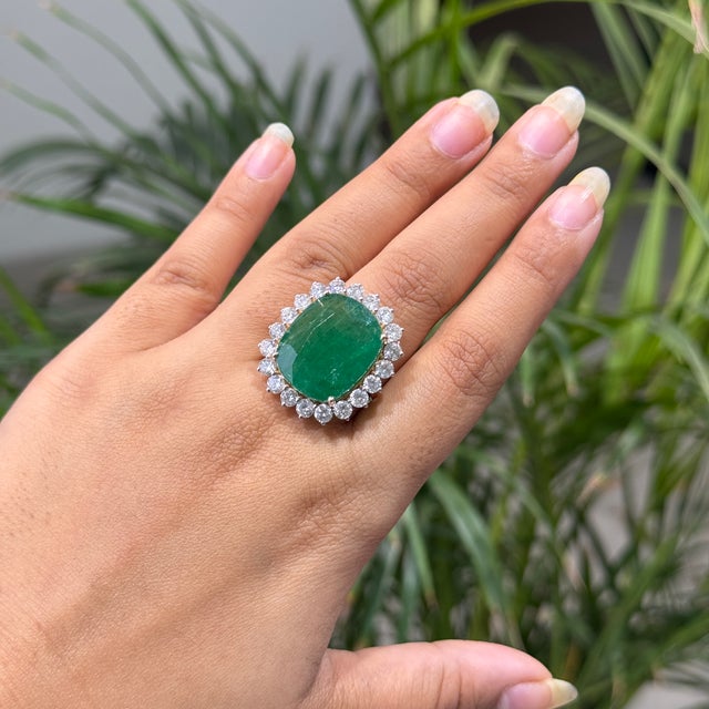 Art Deco VRJewels 18.05 Ct Emerald & 2.72 Ct Diamond 14k Yellow Gold Statement Ring Size 6.5 For Sale - Image 3 of 17