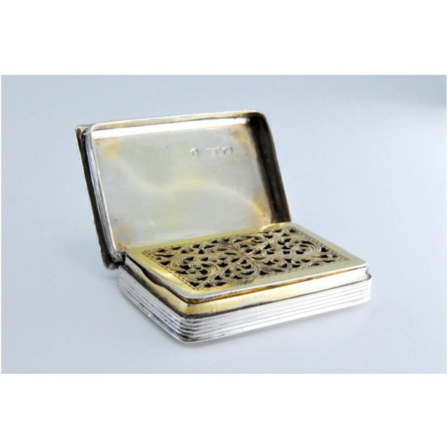 George IV Silver and Gold Vinaigrette Box with Friezes and Reliefs For Sale - Image 6 of 10