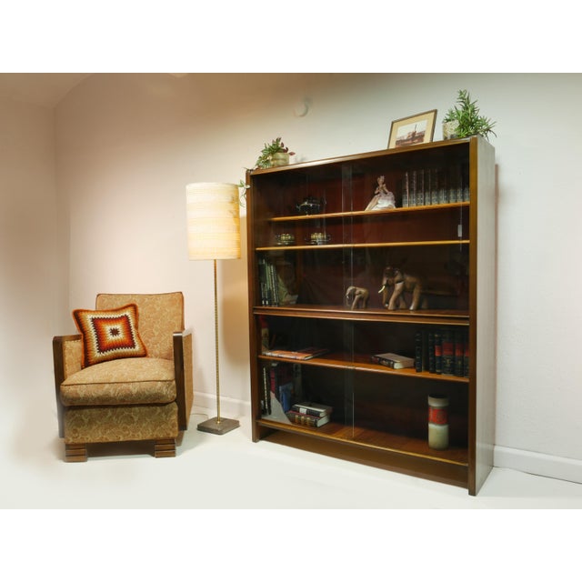 1960s Mid-Century Modern Display Cabinet in Beech and Oak, 1960s For Sale - Image 5 of 14