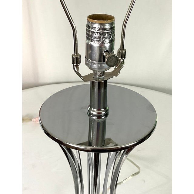 1980s 1980s Mid-Century Modern Chrome and Lucite Table Lamp For Sale - Image 5 of 8