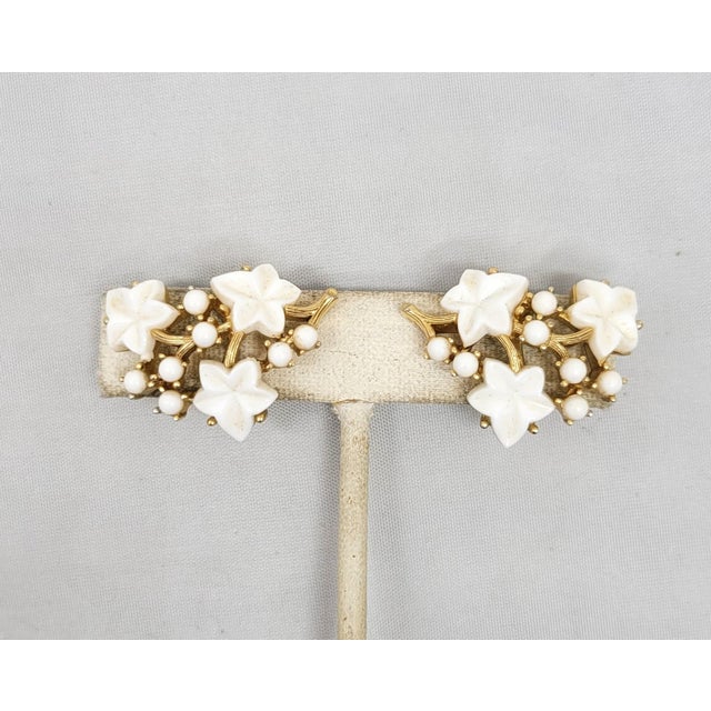 1950s Vintage Signed Trifari White Molded Thermoset Leaves Clip Earrings - 2 Pieces For Sale - Image 5 of 8