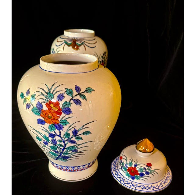 Pair of Mid 20th Century United China Collectors Series Porcelain Ginger Jars For Sale - Image 12 of 12