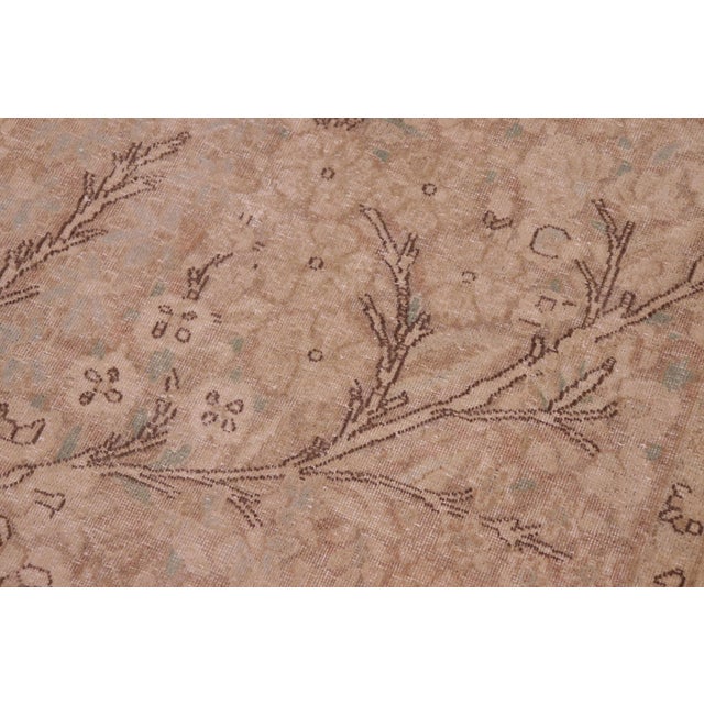 1990s Boho Chic Vintage Retro Tan/Blue Wool Rug - 9'5'' X 12'9'' For Sale - Image 5 of 10