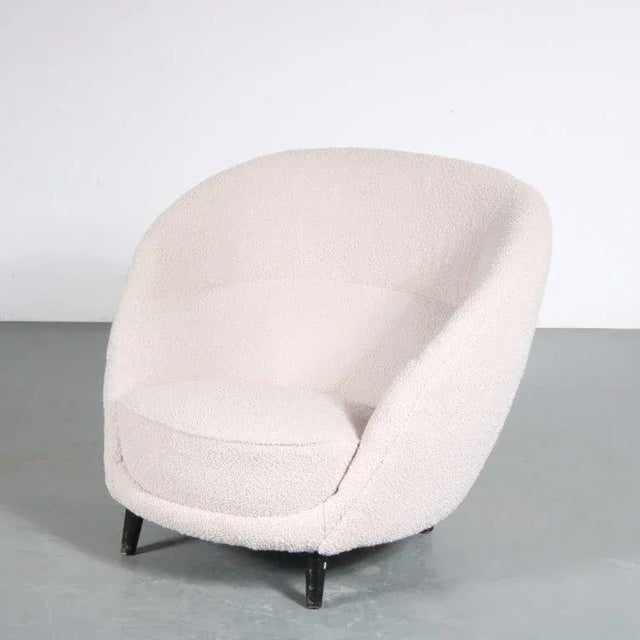 A wonderful lounge / club chair in the style of ISA Bergamo, manufactured in Italy around 1960. This most appealing chair...