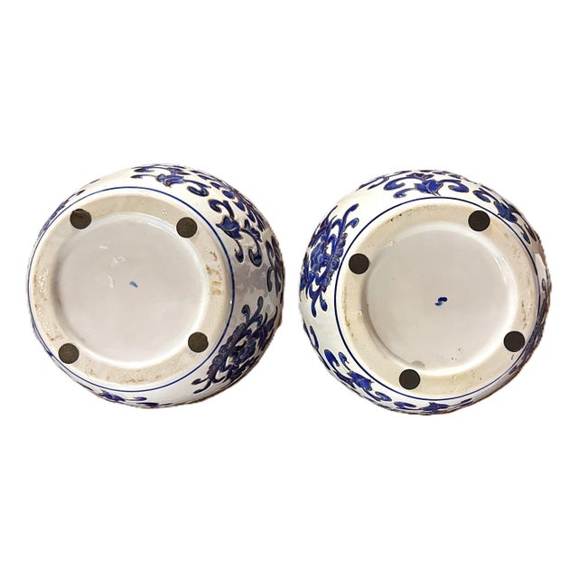Blue & White Chinese Porcelain Lidded Ginger Jars - A Pair For Sale - Image 9 of 12