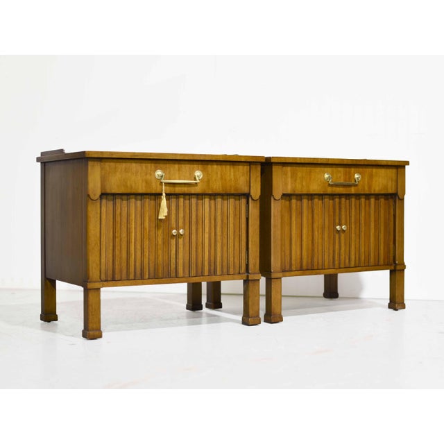 Transitional Mid Century Transitional Nightstands by Henredon - A Pair For Sale - Image 3 of 15