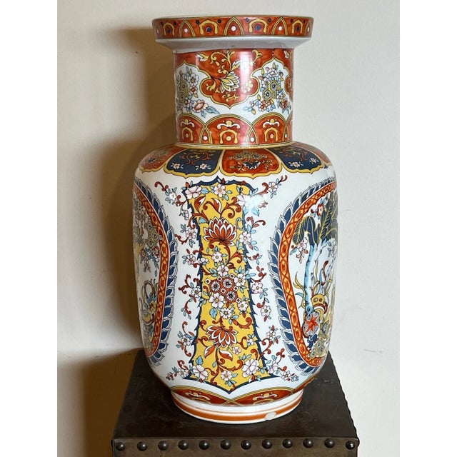 Mid 20th Century Large 15" Ardalt Italy Chinoiserie Vase & Display Stand  Foo Dog Motif For Sale - Image 4 of 6
