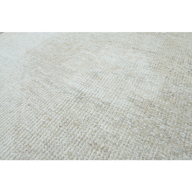 1970s 1970s Vintage Handmade Wool Cotton Turkish Light Cream Area Rug For Sale - Image 5 of 10