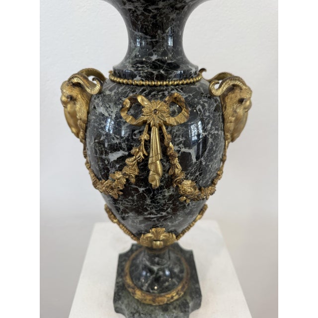 Ornamental Vase in Green Marble and Gilded Bronze, France, 1800s For Sale - Image 9 of 18