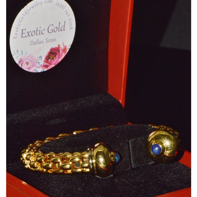 Vintage Fope Flex'it 18k Gold Natural Blue Sapphire Open Cuff Bangle Bracelet For Sale - Image 15 of 15