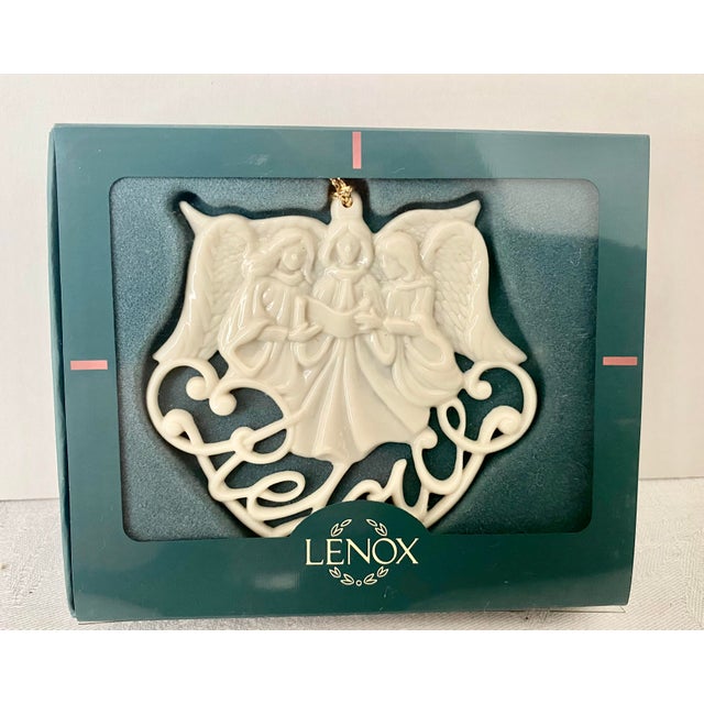Traditional Vintage Lenox Ivory Porcelain "Rejoice" Singing Angels Christmas Ornament Excellent Condition For Sale - Image 3 of 10