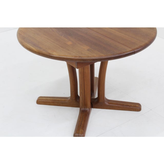 Mid-Century Modern Vintage Danish Round Dining Table in Teak from Dyrlund, 1960s For Sale - Image 3 of 9