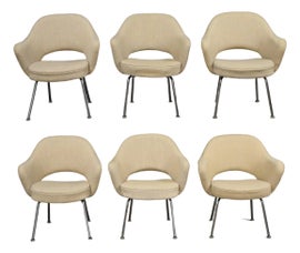 Example of Eero Saarinen Office Chairs