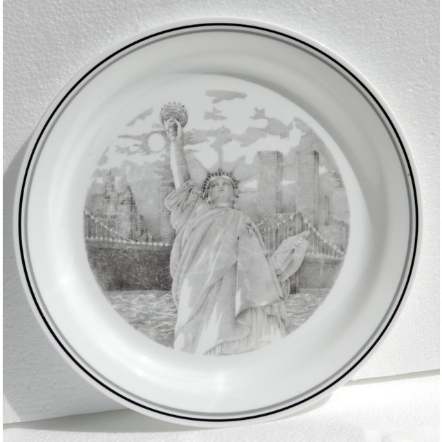 The Corelle 1986 Statue of Liberty Corning Glass Works plate is a durable, collectible piece of American dinnerware...