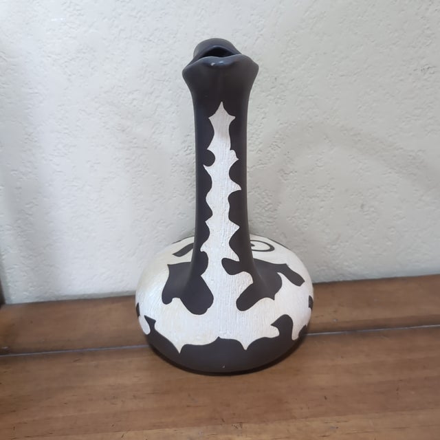 VTG Studio Art Pottery Pitcher Ewer Gray/Black Cream Sgraffito Signed Sujate 11" For Sale - Image 4 of 10