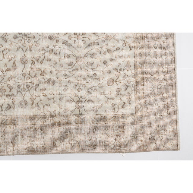 Mid 20th Century Neutral Modern Farmhouse Rug For Sale - Image 6 of 10