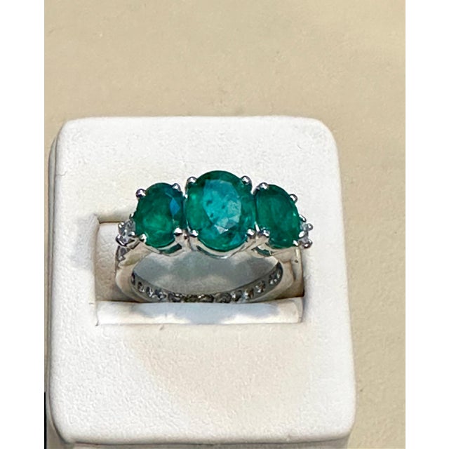 4.5 Ct Emerald Three-Stone Ring Past Present Future Diamond Band Platinum For Sale - Image 4 of 18