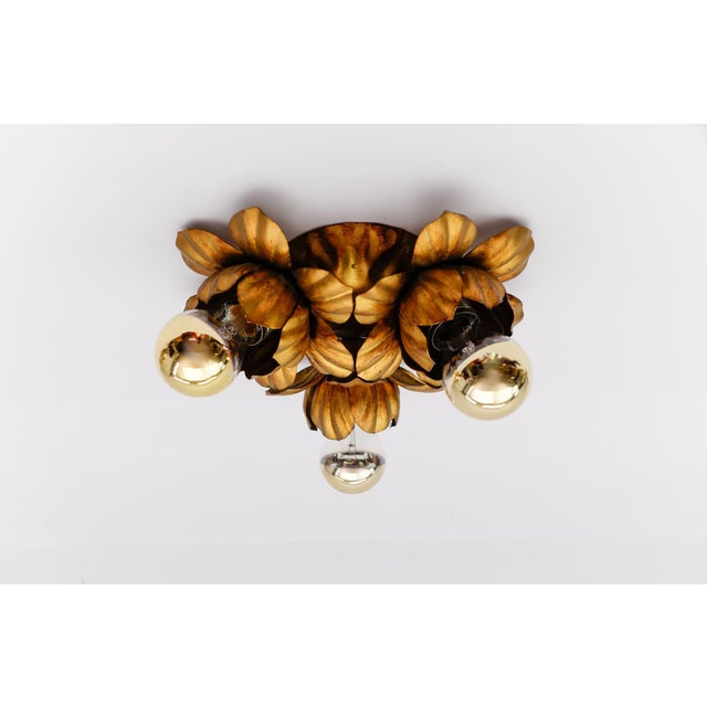 Fully functional. the fixture needs 3x e27 standard bulbs with 40w max. light bulbs are not included. it is possible to...