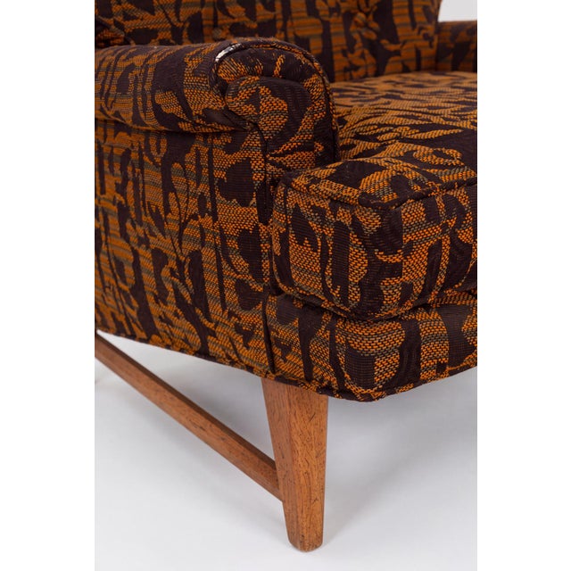 Chocolate Pair of Mid-Century Lounge Chairs by Heritage For Sale - Image 8 of 10