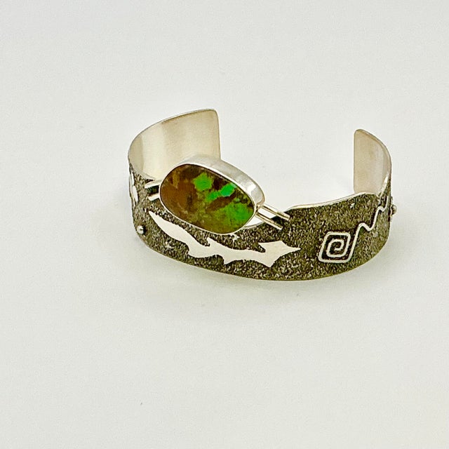 1990s Vintage Southwestern Navajo American Silversmith Fritson Toledo Sterling & Green Turquoise Cuff Bracelet - 7” For Sale - Image 18 of 18