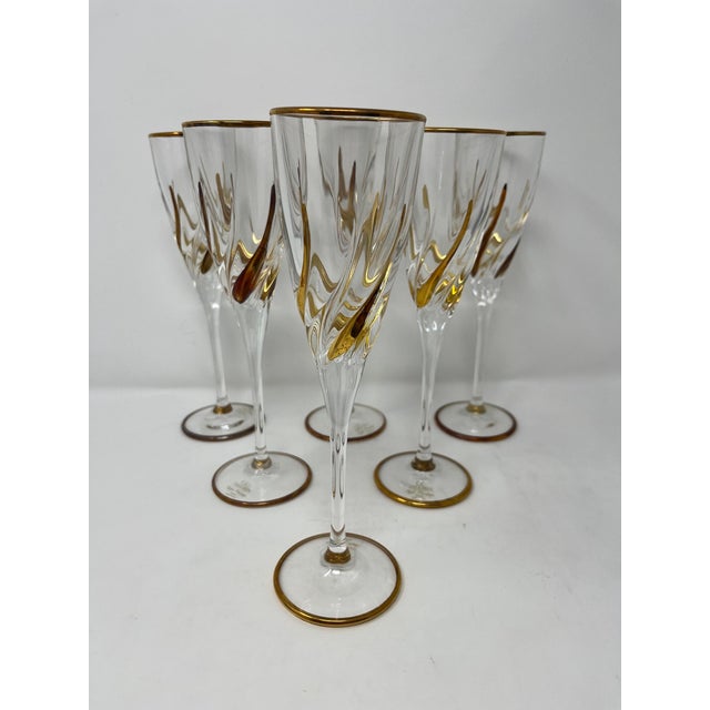 This lovely set of 6 champagne Flutes features incredible gold coloring and would be a wonderful addition to any room....