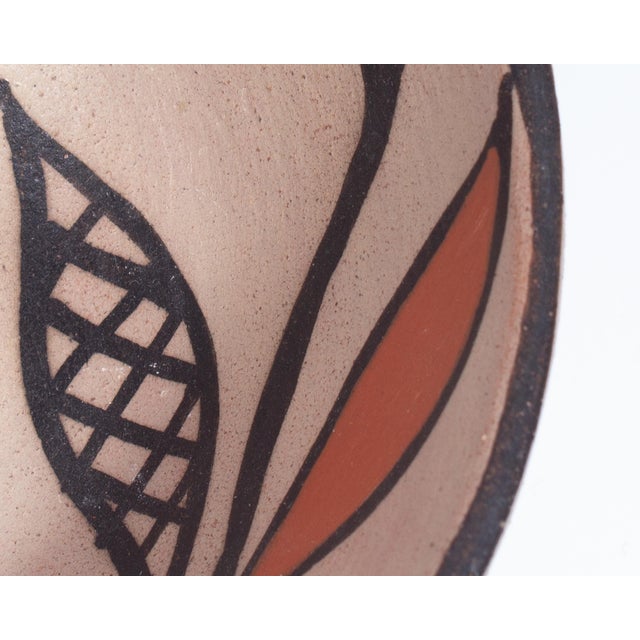 Rustic Signed 2008 Santo Domingo Pueblo Pottery Bowl With Bird by Ione Coriz For Sale - Image 3 of 8