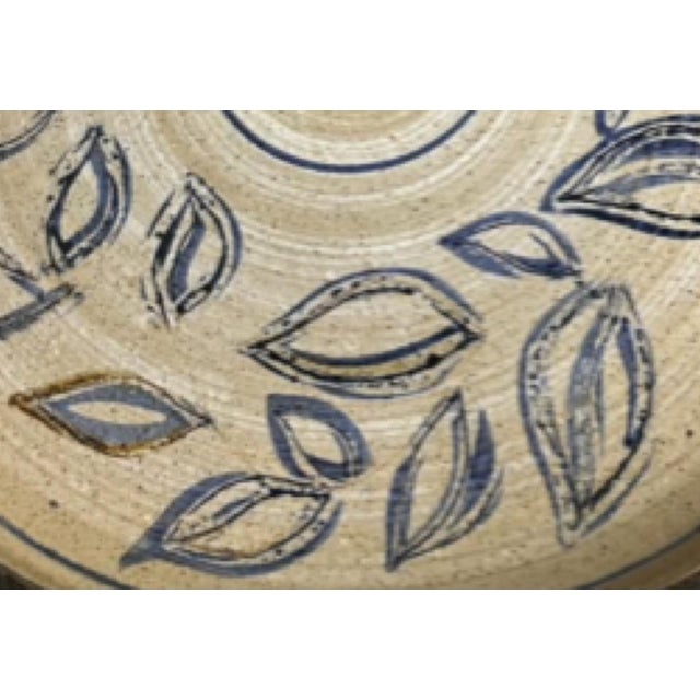 A substantial hand-thrown studio pottery platter by Robin and Bet Mangum, dated 1980. Measuring approximately 21 inches in...
