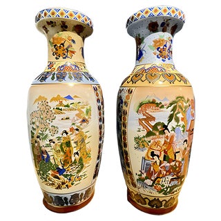 Chinese Vases Depicting Meeting in the Garden, Set of 2 For Sale