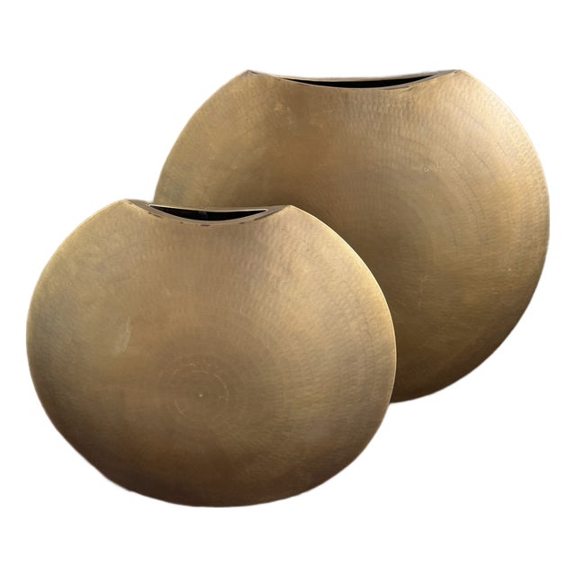 Pair of Hand-Hammered Vintage-Finish Bronze Vases — Ø 40 Cm & Ø 30 Cm For Sale