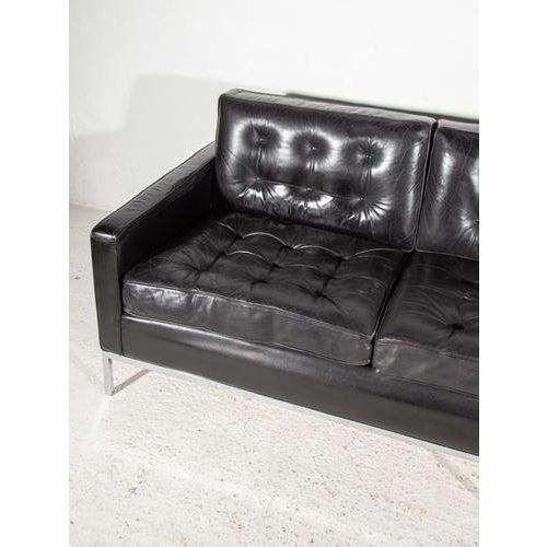 Vintage Three-Seater Sofa in Black Leather with Chrome Frame from Florence Knoll, 1970s For Sale - Image 4 of 12
