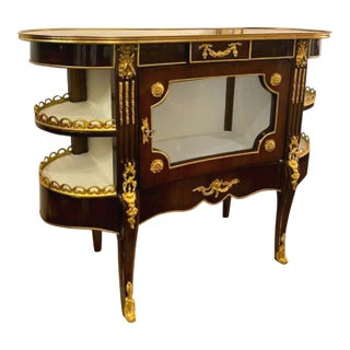French Louis XV Style Étagère Cabinet – High-Gloss Mahogany With Gilt Bronze & Mirrored Display For Sale