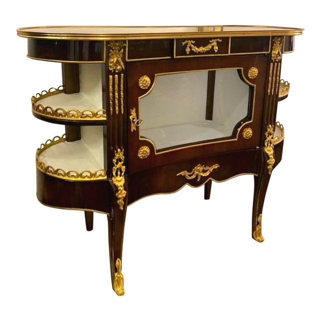 French Louis XV Style Étagère Cabinet – High-Gloss Mahogany With Gilt Bronze & Mirrored Display For Sale