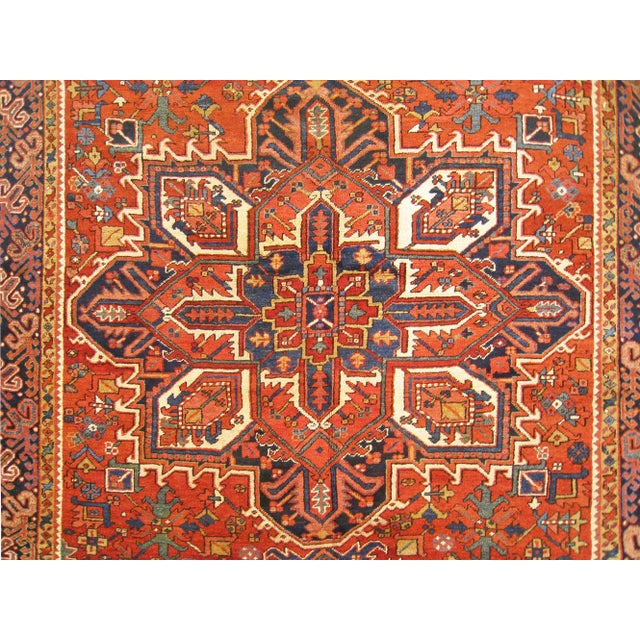 Vintage Persian Decorative Oriental Heriz Rug in Room Size For Sale In New York - Image 6 of 9
