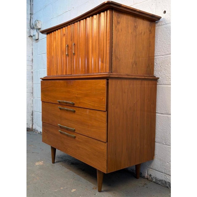 Mid-Century Modern Mid 20th Century Modern Gentleman's Chest Highboy by Young Mfg. Attributed For Sale - Image 3 of 16