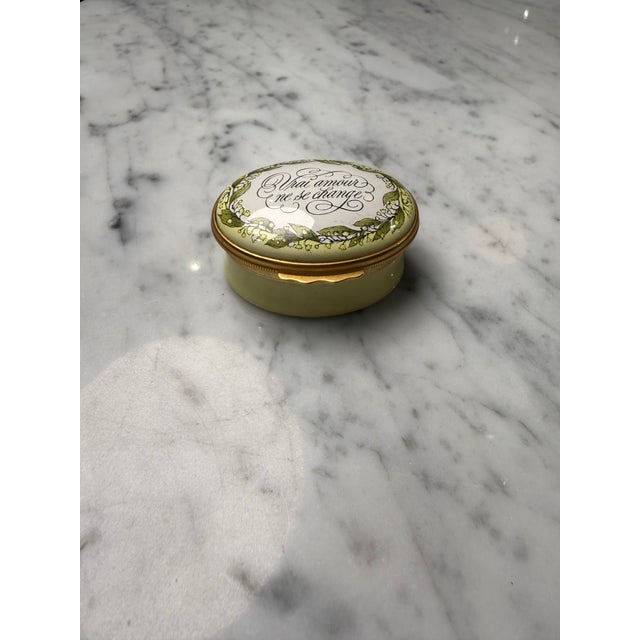 English Vintage Tiffany & Co. For Halcyon Days "True Love Never Changes" Enamel Box For Sale - Image 3 of 5