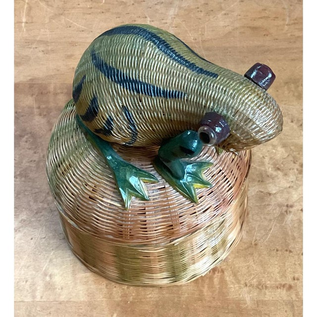 Vintage Shanghai Weave Frog Basket For Sale In West Palm - Image 6 of 12