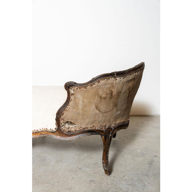 Antique French Louis XV Duchesse en Bateau Chaise Longue For Sale - Image 10 of 14