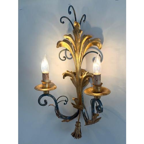1970s Large Florentine Hollywood Regency Wall Lamp, Italy, 1970s For Sale - Image 5 of 11