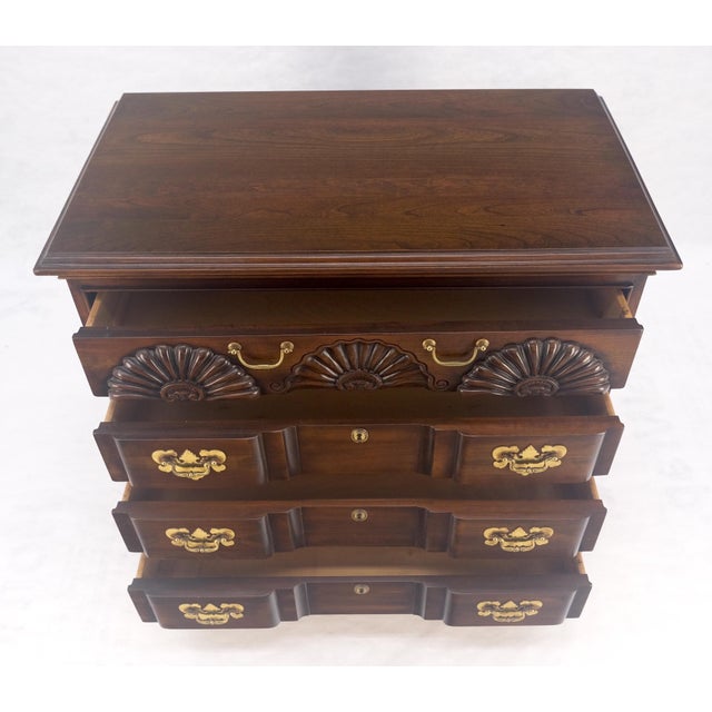 Wood Fine Block Front Scallop Carving 4 Drawers Bachelor Chest Dresser MINT For Sale - Image 7 of 12
