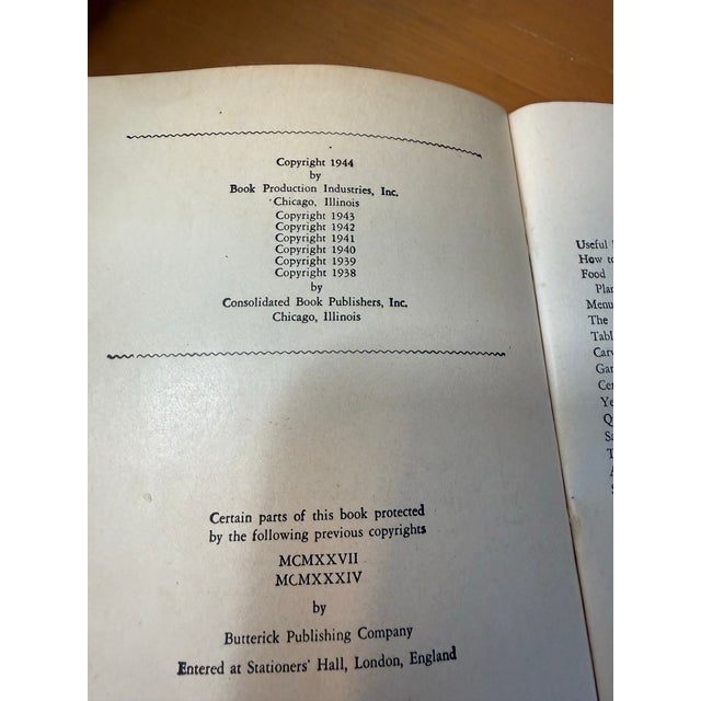 Paper Vintage 1944 the American Woman's Cook Book For Sale - Image 7 of 12