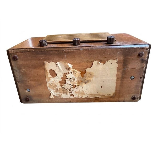 1940s Vintage 1946 Hoffman A300 Wood Tabletop Tube Radio For Sale - Image 5 of 9