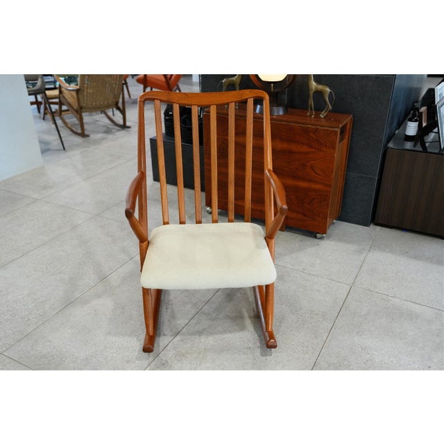Wood 1960s Benny A. Linden Danish Rocking Chair – Honey Teak & Cream Upholstery MCM For Sale - Image 7 of 15