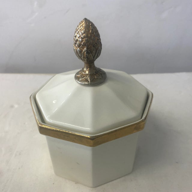 Neoclassical Ernest Sohn Octagonal Ceramic Box With Pineapple Finial For Sale - Image 3 of 9