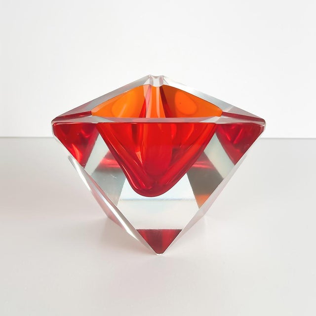 Murano Faceted Triangular Red Sommerso Ashtray by Flavio Poli, 1970 For Sale - Image 9 of 10