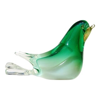 Murano Sommerso Emerald Green White Opalescent Body Gold Flecks Accents Italian Art Glass Vintage Bird Figurine For Sale