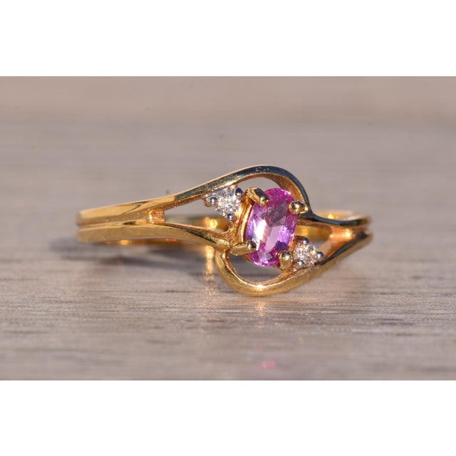 Gold Cinco Calle: Pink Sapphire and Natural Diamond Ring in Yellow Gold For Sale - Image 8 of 11