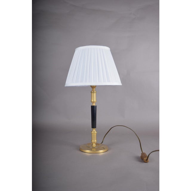 Mid-Century Hollywood Regency Brass and Black Column Desk Lamp with Fluted Gilt Accents, Europe, 1950s For Sale - Image 9 of 11