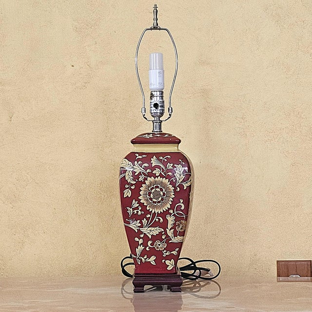 Vintage Chinoiserie Style Porcelain Table Lamp With Hand-Painted Floral Motif For Sale - Image 4 of 18